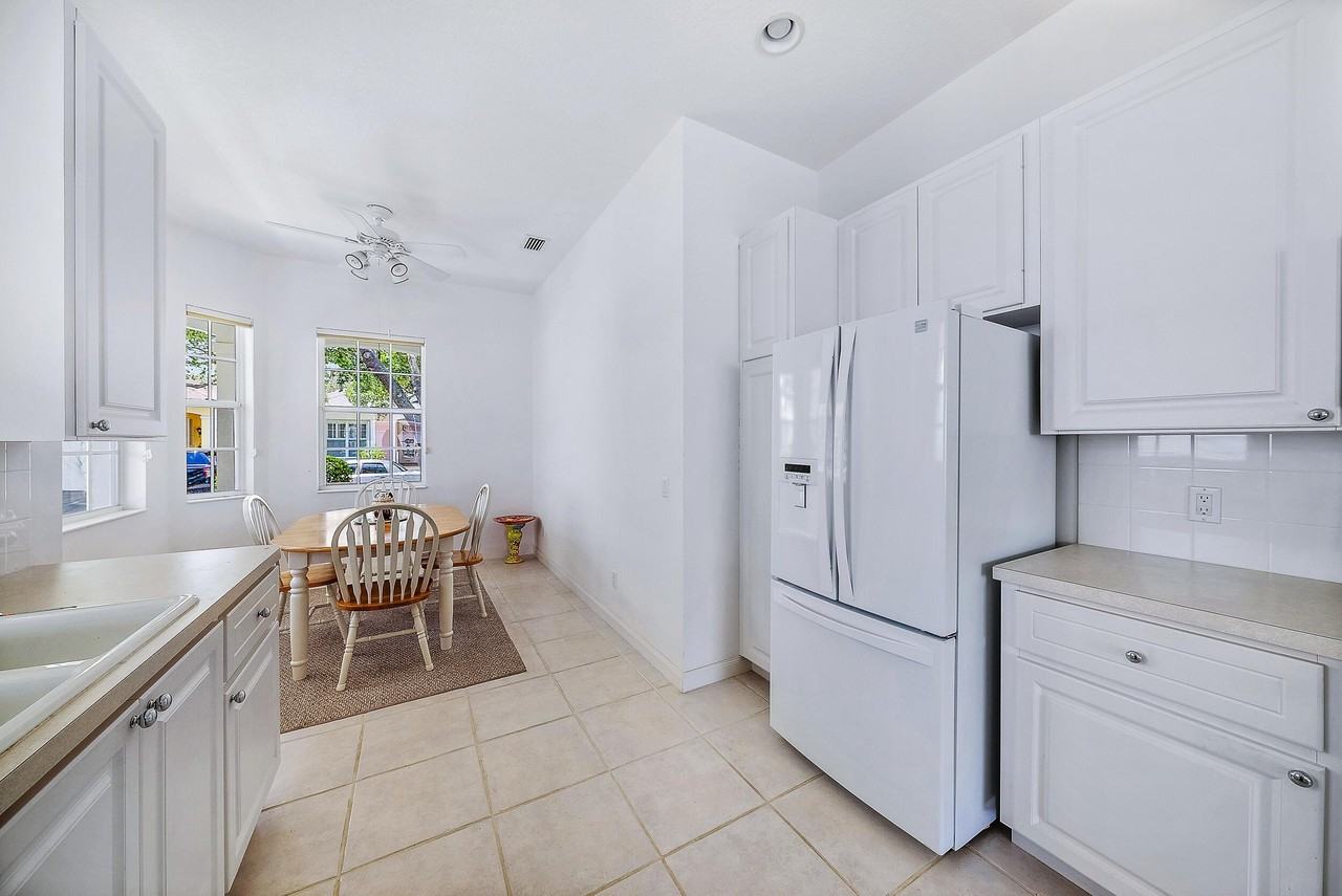 242 Poinciana Dr - Photo 6 of 20