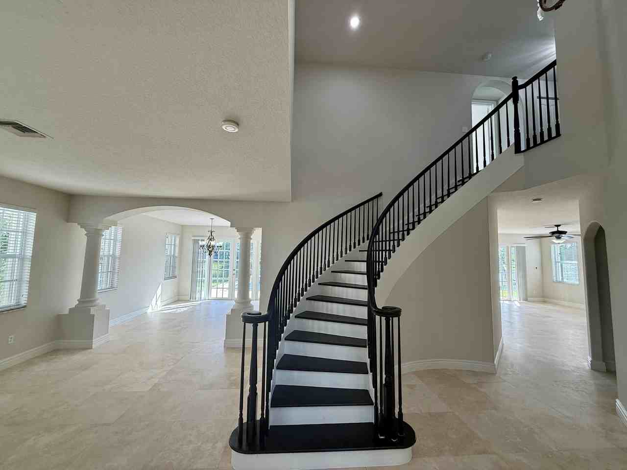 6509 Stonehurst Cir - Photo 5 of 47