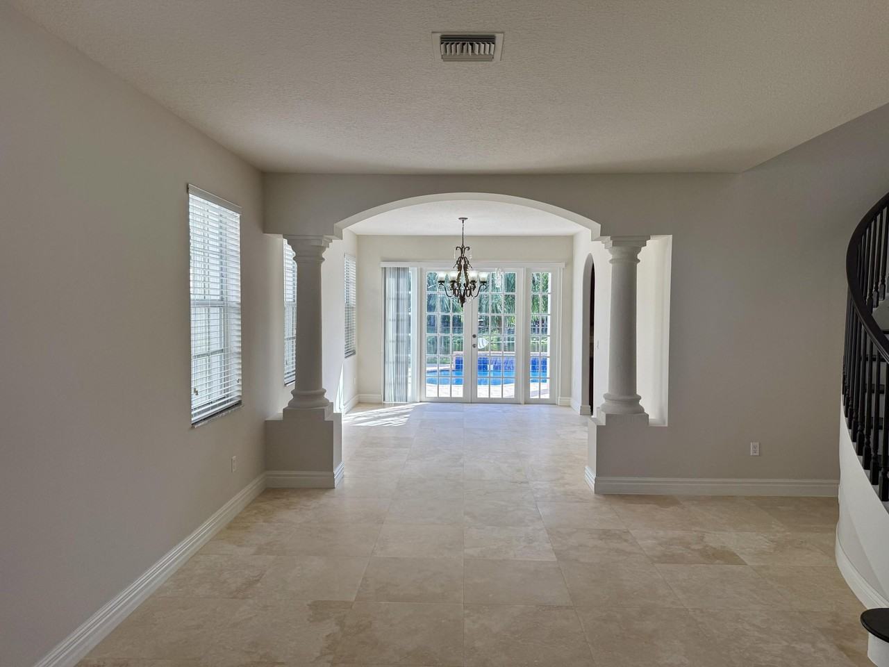 6509 Stonehurst Cir - Photo 6 of 47