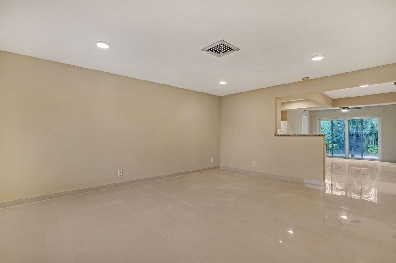 3548 Ne 5th Dr - Photo 6 of 6