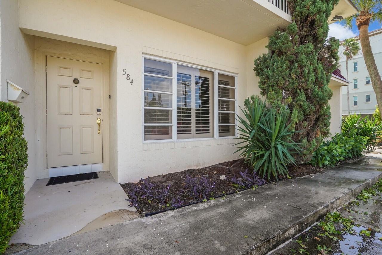 584 Se 20th Ave #2 - Photo 2 of 49