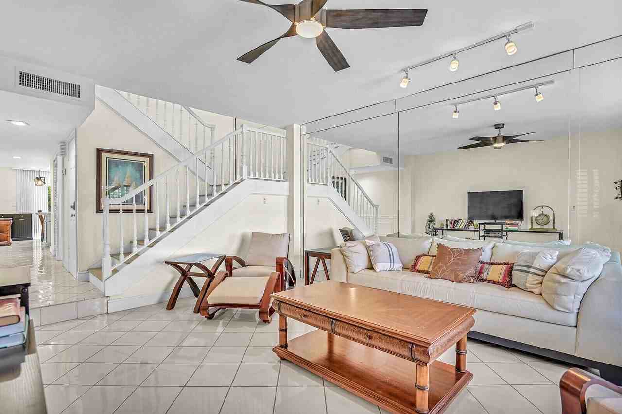 584 Se 20th Ave #2 - Photo 6 of 49