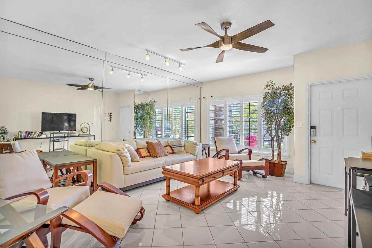 584 Se 20th Ave #2 - Photo 7 of 49