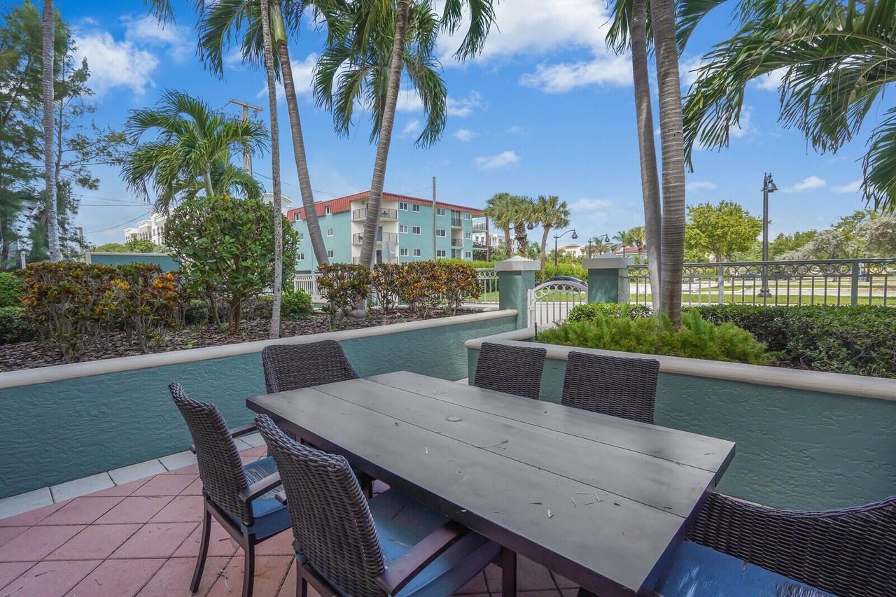 2051 Se 3rd St #TH7 - Photo 5 of 48