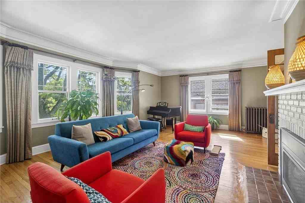 1920 Fremont Ave S - Photo 3 of 28