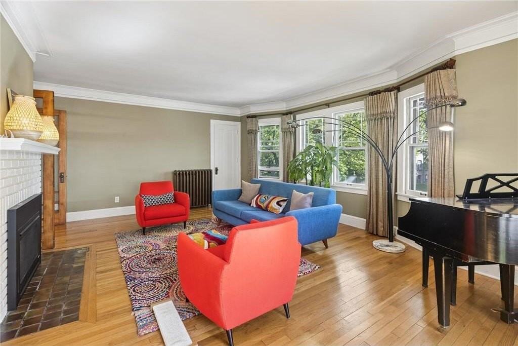 1920 Fremont Ave S - Photo 4 of 28