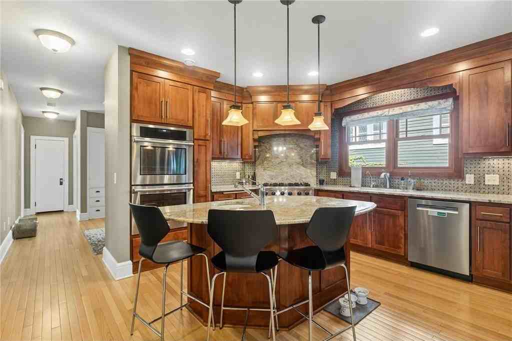 1920 Fremont Ave S - Photo 7 of 28