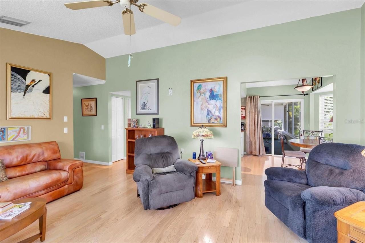 9911 Kingsport Ave - Photo 2 of 8