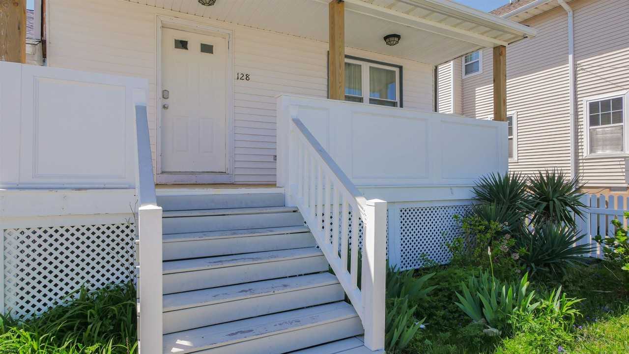 128 N Rhode Island Ave - Photo 4 of 50