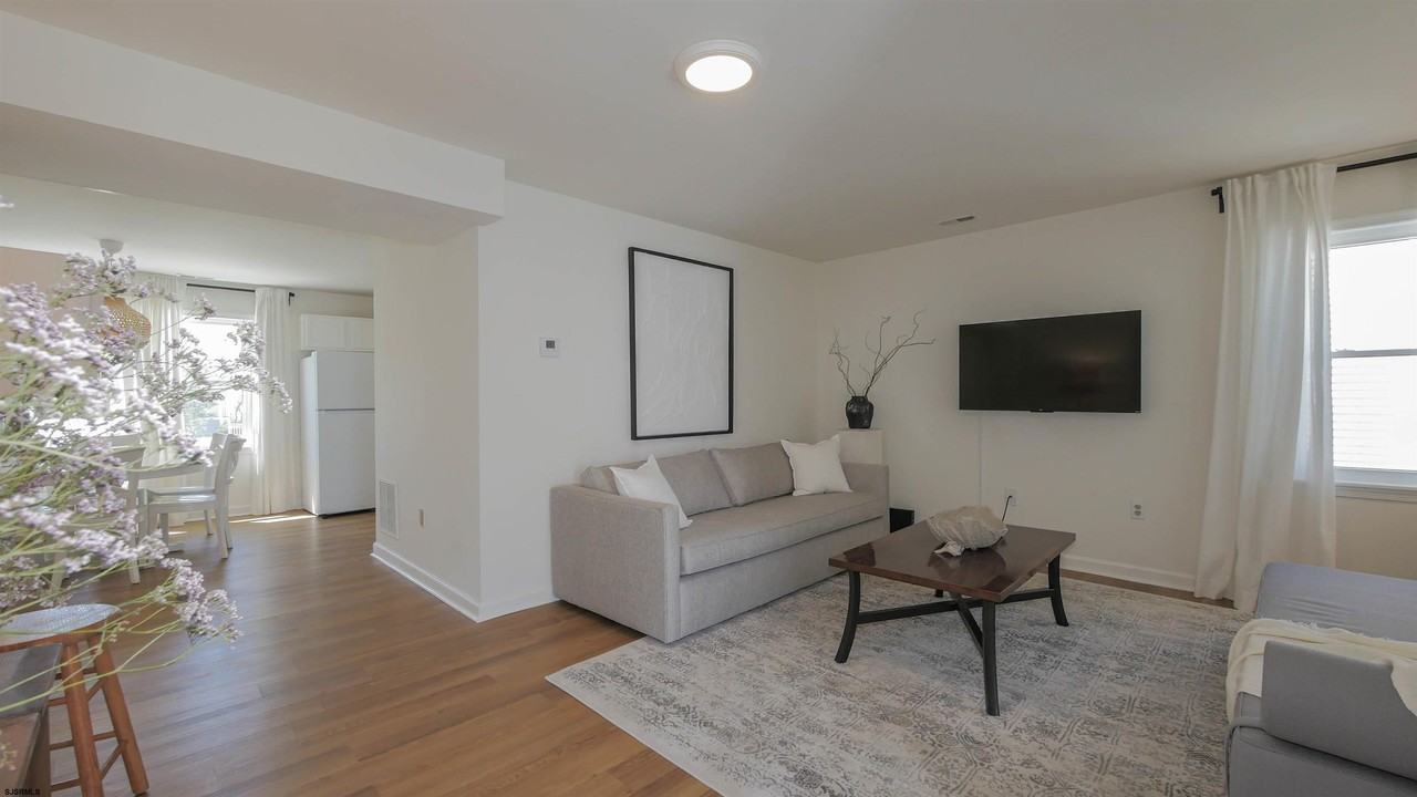 128 N Rhode Island Ave - Photo 7 of 50