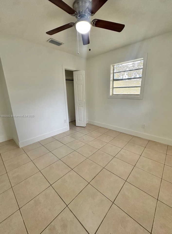 4111 Sw 33rd St - Photo 4 of 8