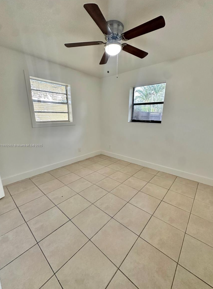 4111 Sw 33rd St - Photo 5 of 8