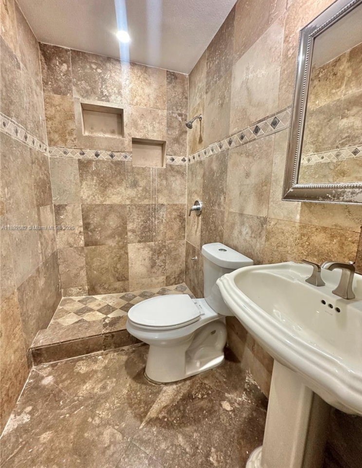 4111 Sw 33rd St - Photo 6 of 8