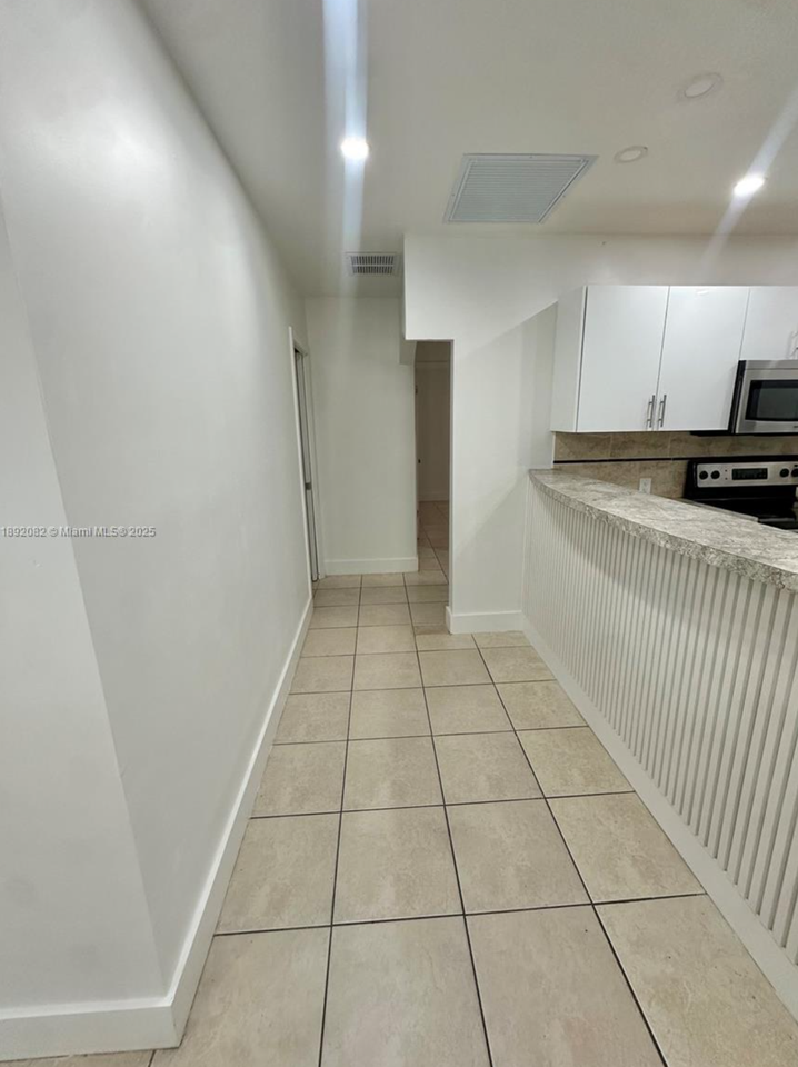 4111 Sw 33rd St - Photo 7 of 8