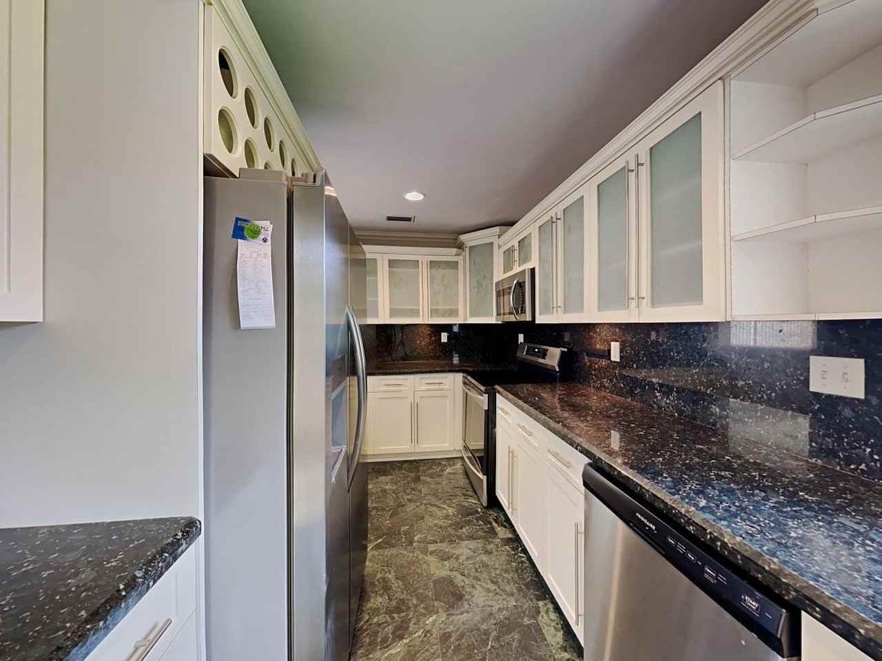 8450 Sw 27th Ter - Photo 3 of 8