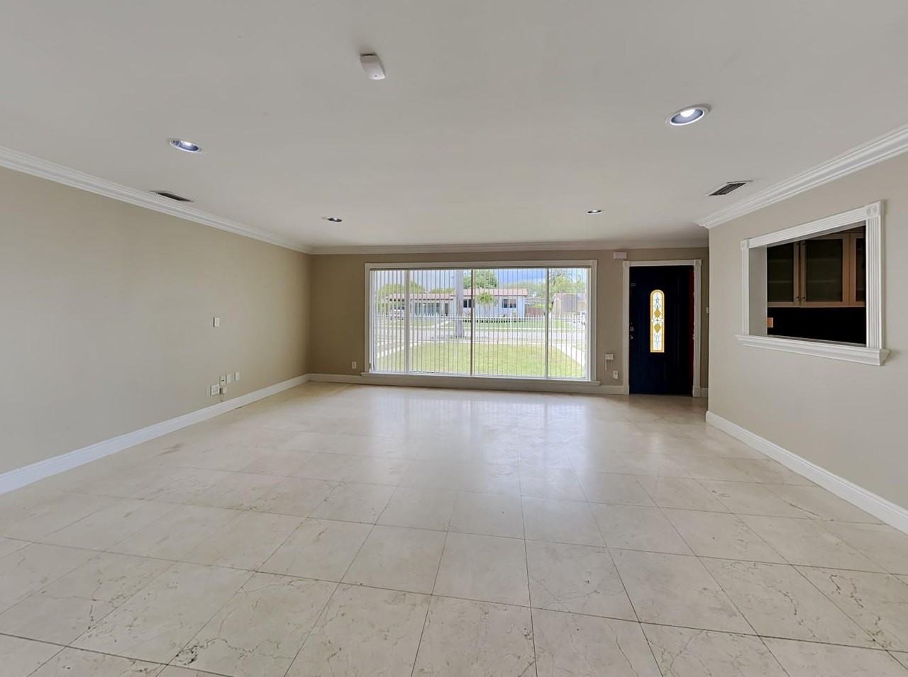 8450 Sw 27th Ter - Photo 5 of 8