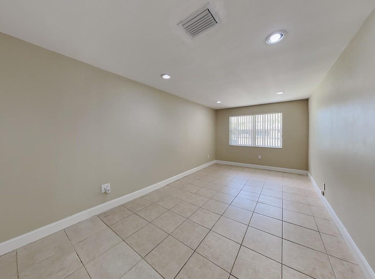 8450 Sw 27th Ter - Photo 7 of 8