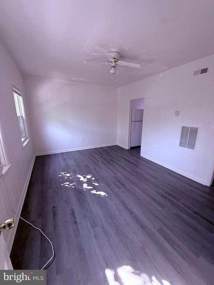 520 Baltic Ave Apt B #B - Photo 2 of 11