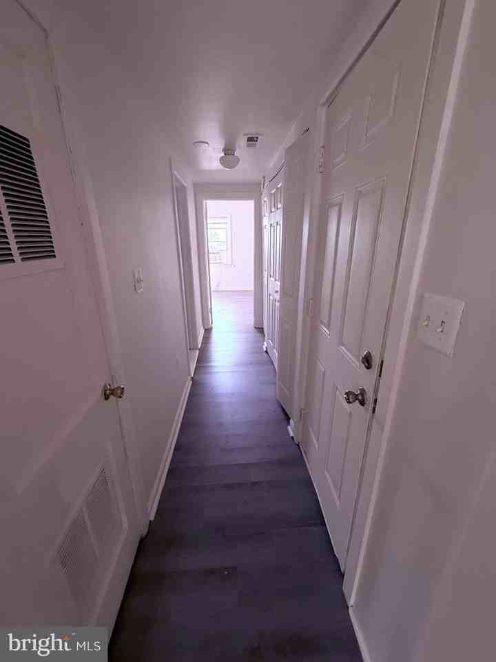 520 Baltic Ave Apt B #B - Photo 7 of 11