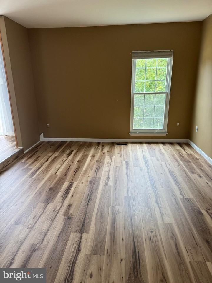 726 Farnham Place - Photo 2 of 32