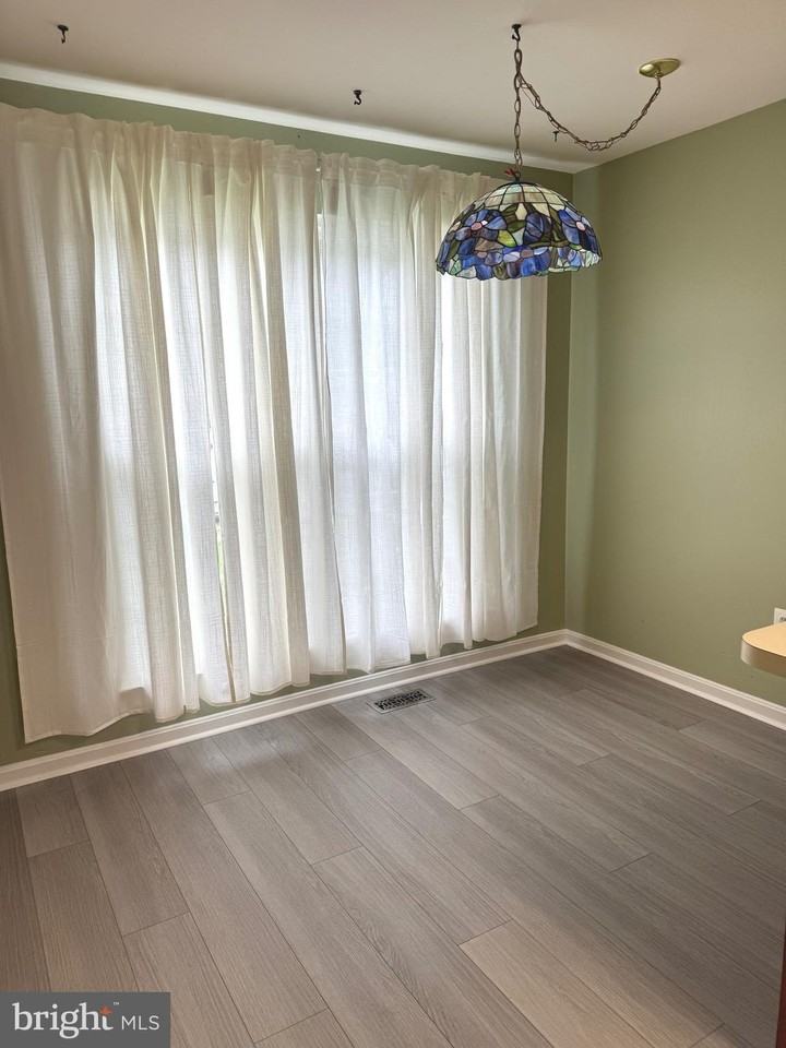 726 Farnham Place - Photo 7 of 32