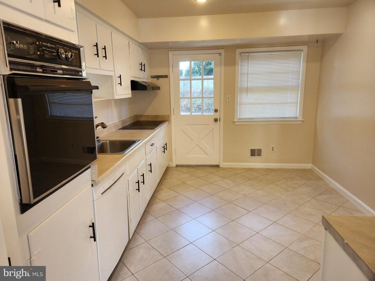 6011 Roosevelt Street - Photo 6 of 29