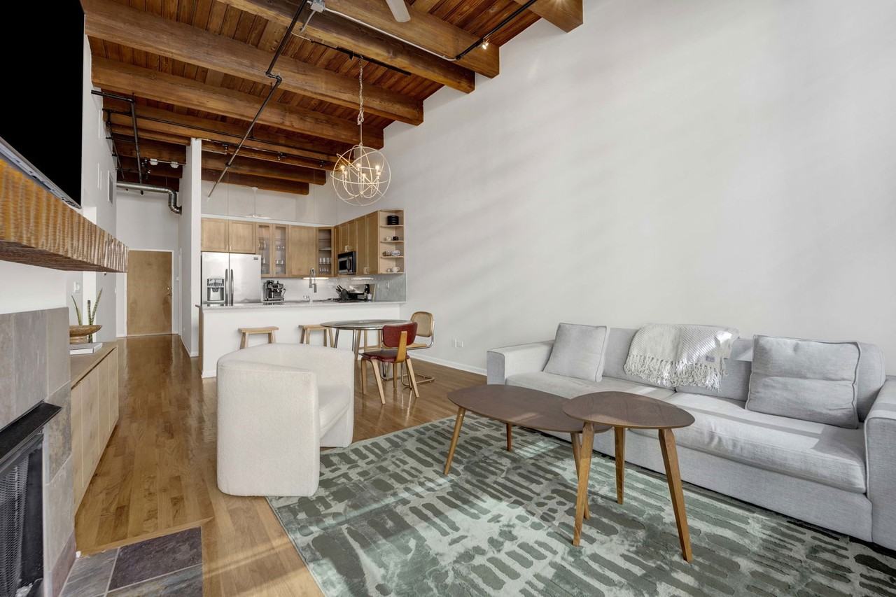 525 W Superior St #322 - Photo 5 of 8