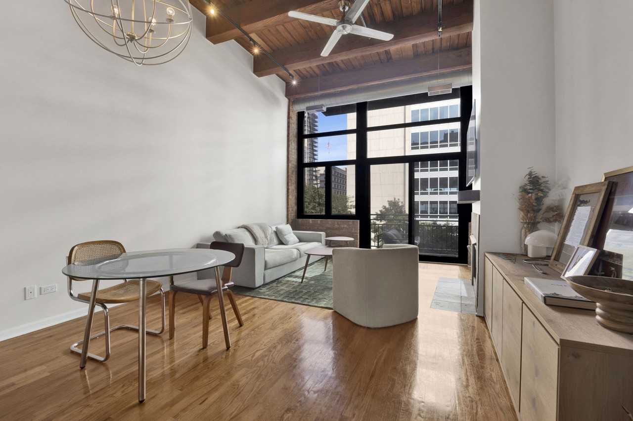 525 W Superior St #322 - Photo 7 of 8
