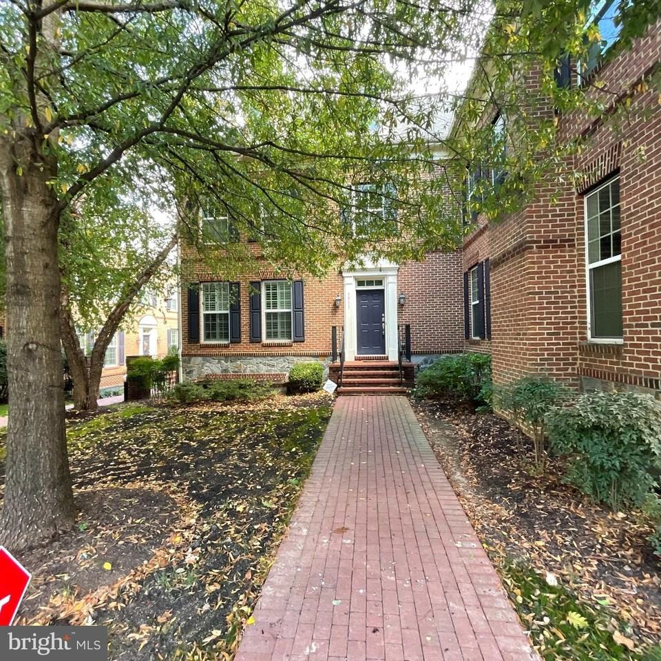 3911 Chain Bridge Rd - Photo 2 of 50