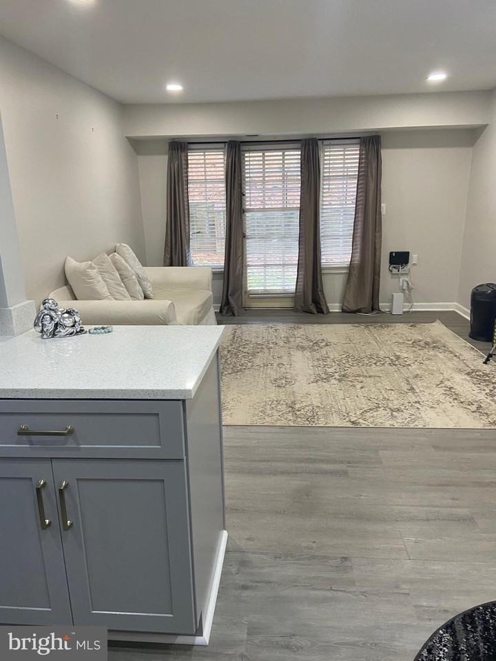 5900-K Surrey Hill Pl Unit 697 #697 - Photo 2 of 32