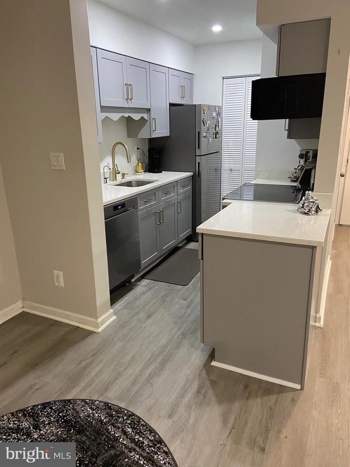 5900-K Surrey Hill Pl Unit 697 #697 - Photo 4 of 32