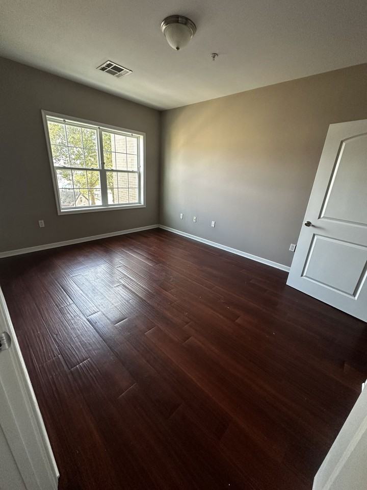 Jefferson St #304 - Photo 5 of 8