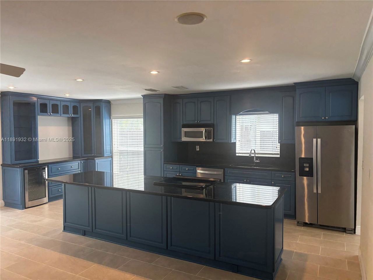 6311 Sw 91st Ave - Photo 3 of 8