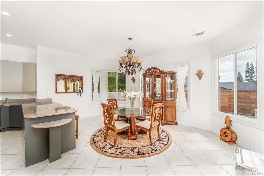 5206 Topeka Dr - Photo 5 of 8