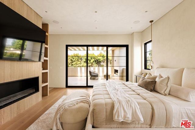 4724 Lemona Ave - Photo 3 of 8