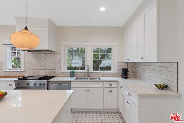 655 S Hudson Ave - Photo 2 of 8