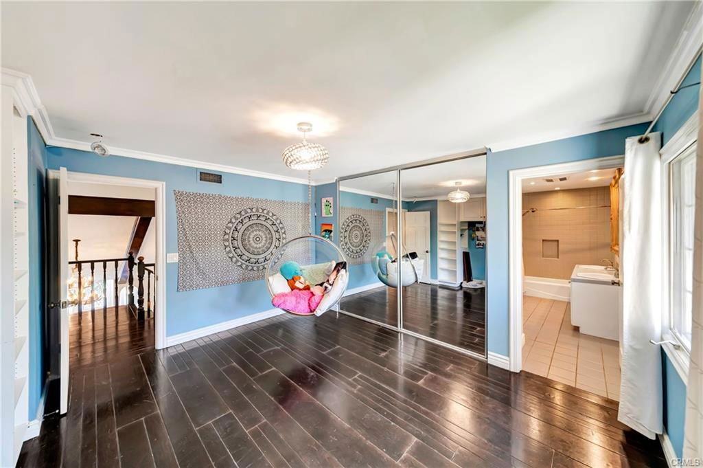 5441 Calvin Ave - Photo 2 of 8