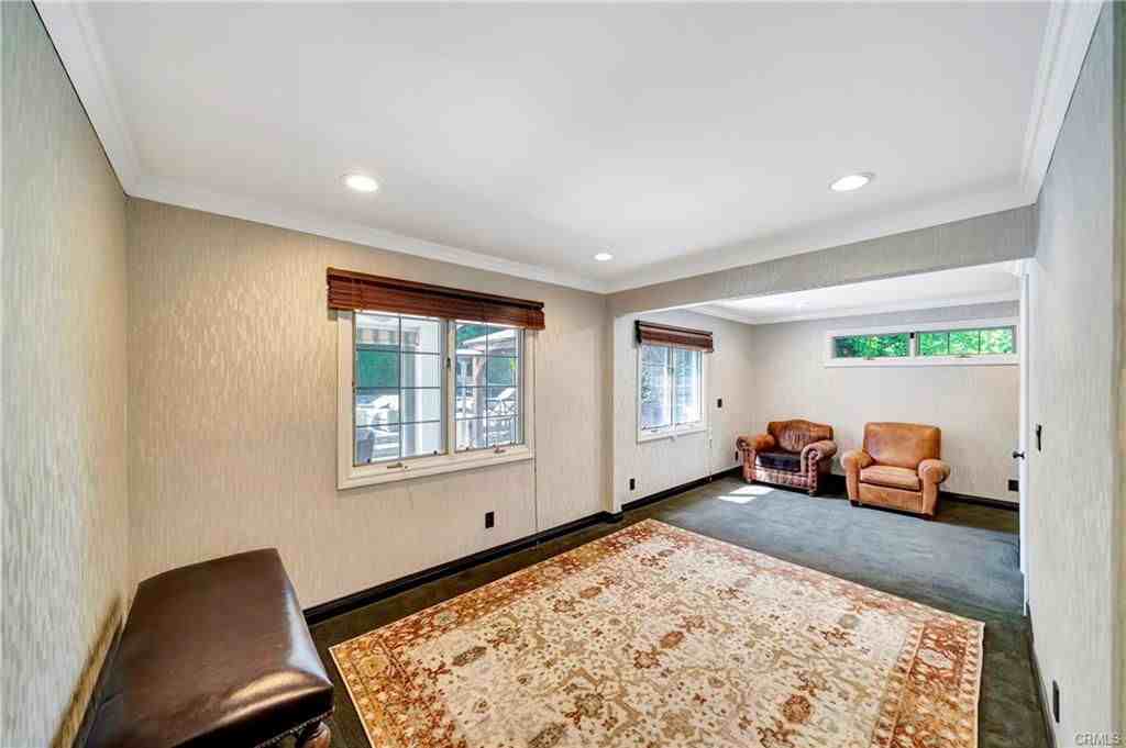 5441 Calvin Ave - Photo 4 of 8