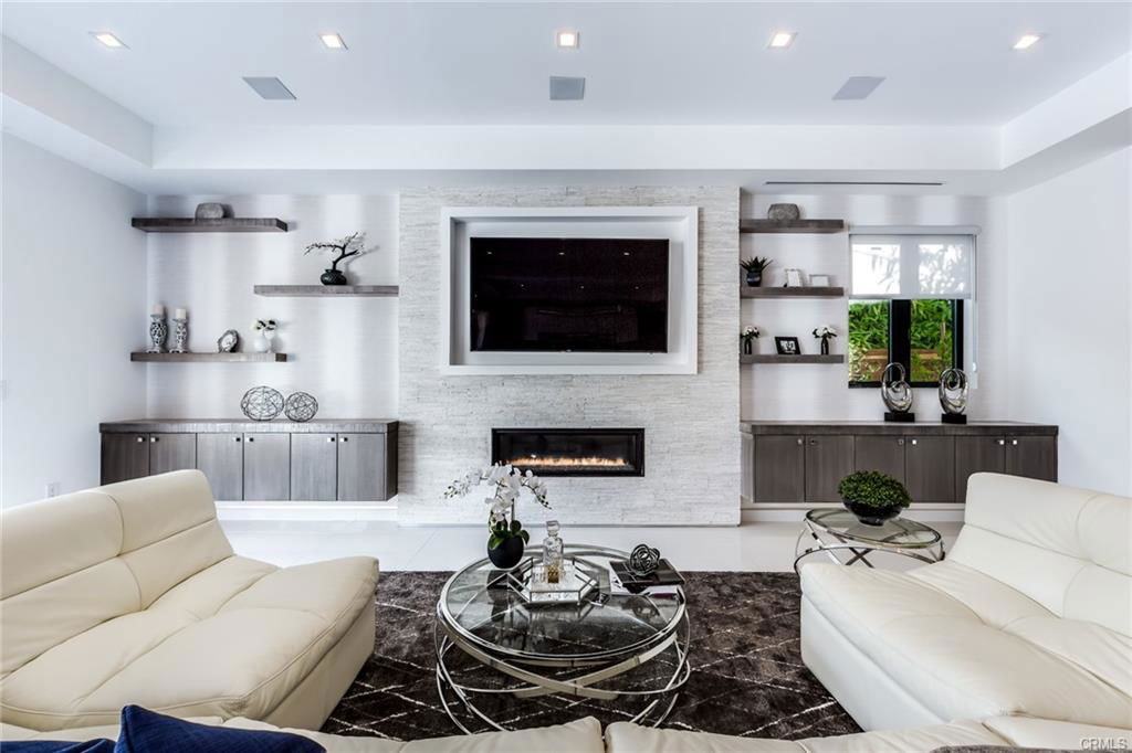 12732 Hortense St - Photo 3 of 8