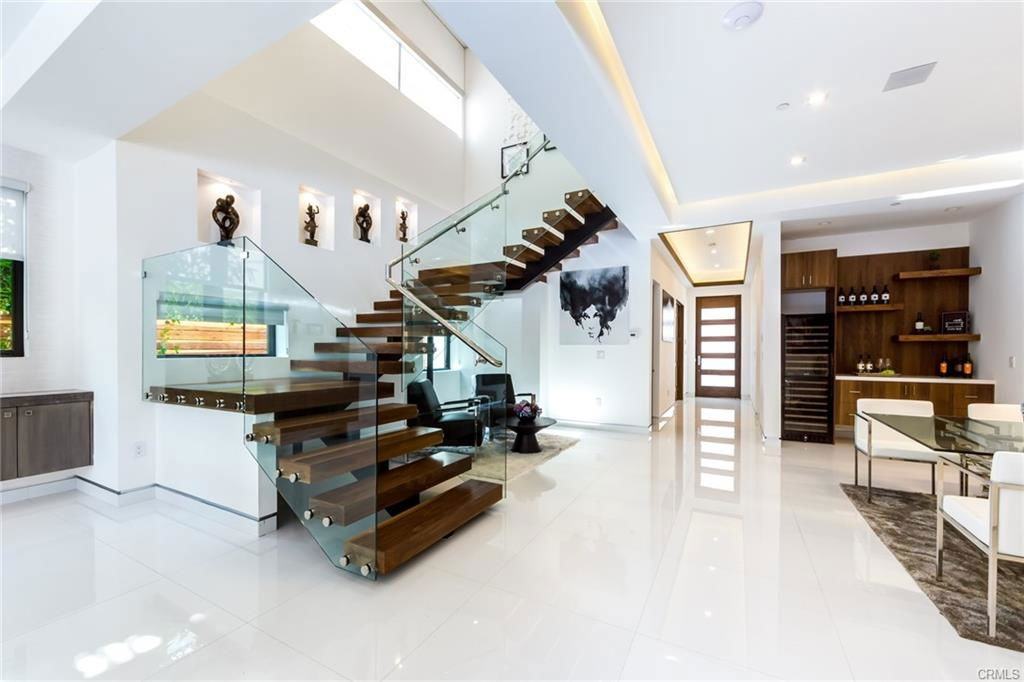 12732 Hortense St - Photo 5 of 8