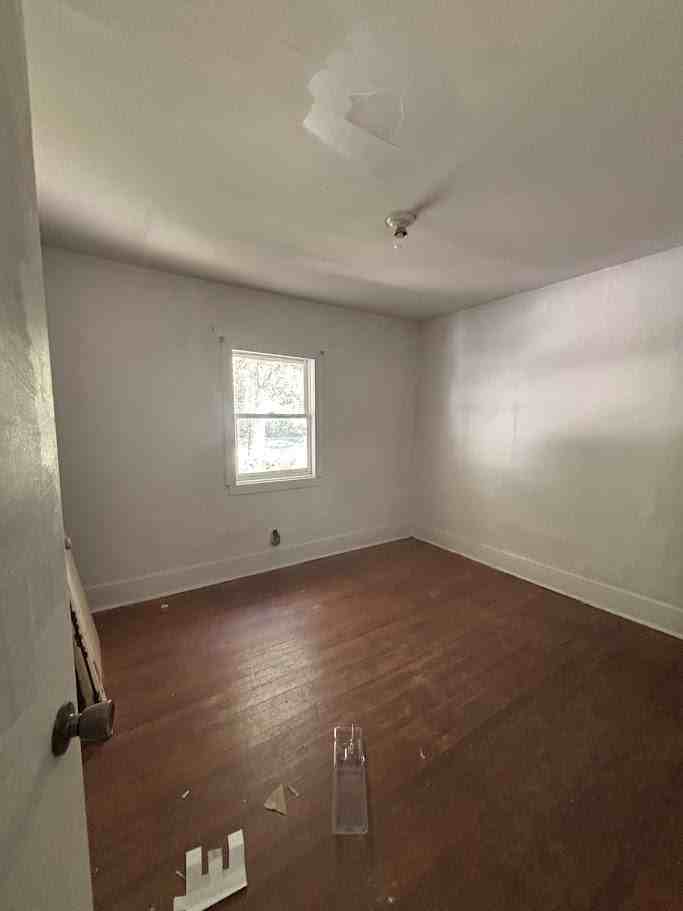 567 W Leafland Ave - Photo 3 of 10