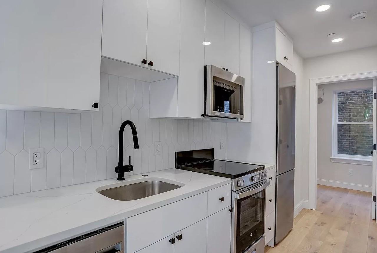 18 Bartlett Pl #2 - Photo 3 of 5