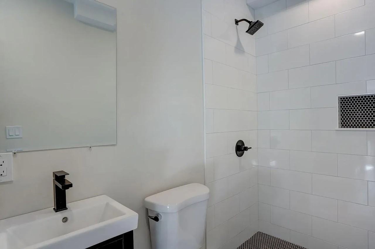 18 Bartlett Pl #2 - Photo 4 of 5