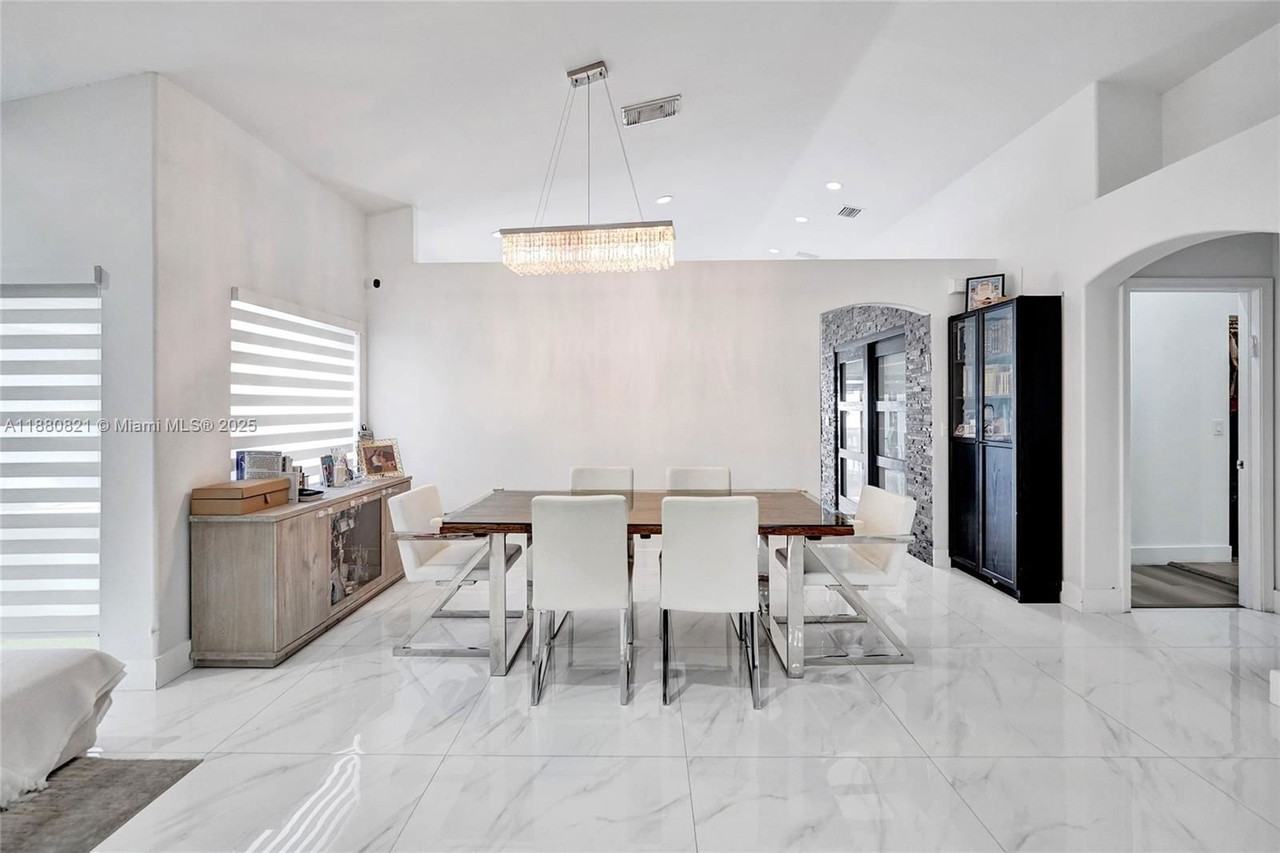 4955 Sw 33rd Ave - Photo 2 of 8