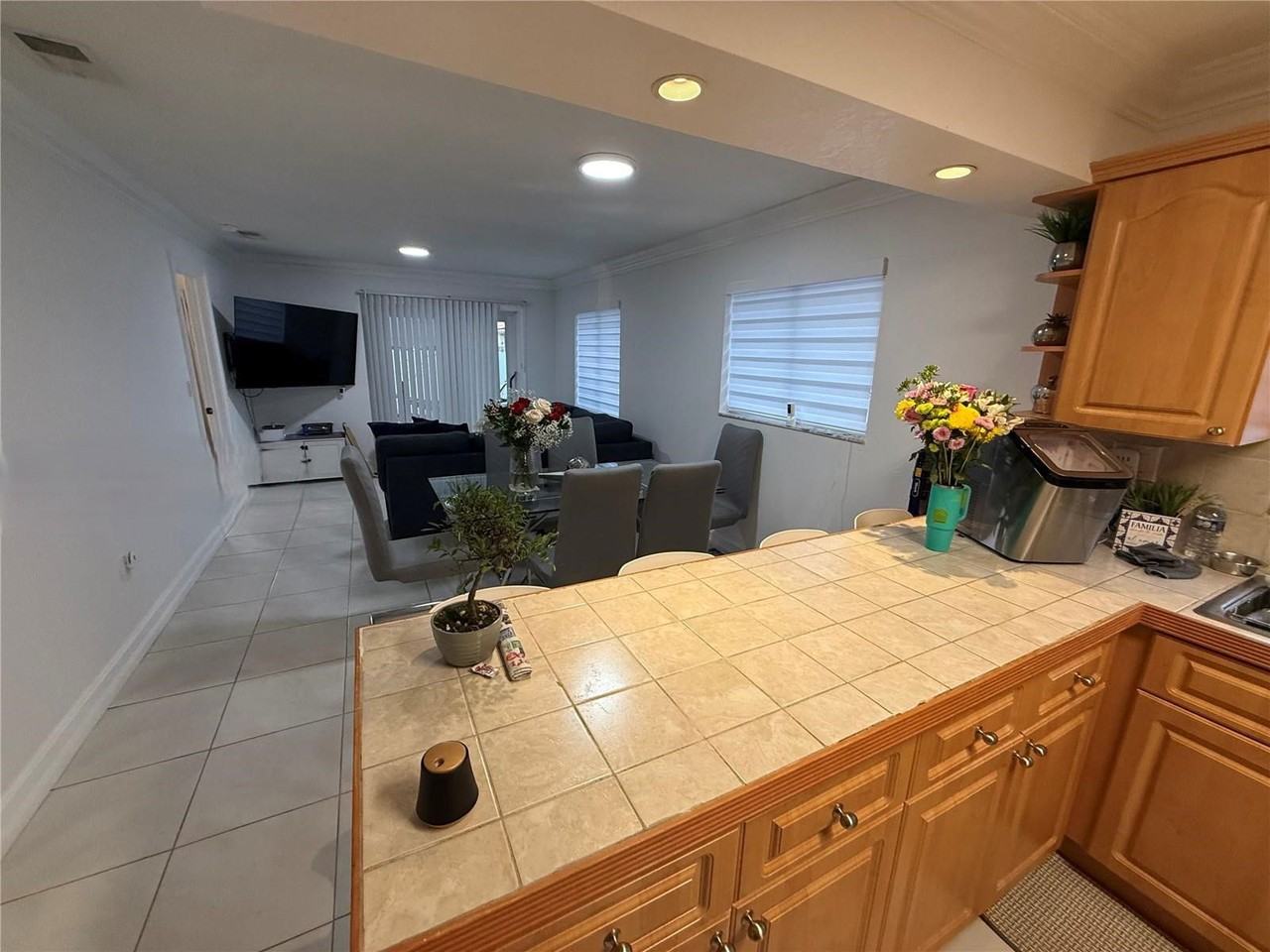 6598 W 22nd Ct - Photo 5 of 8