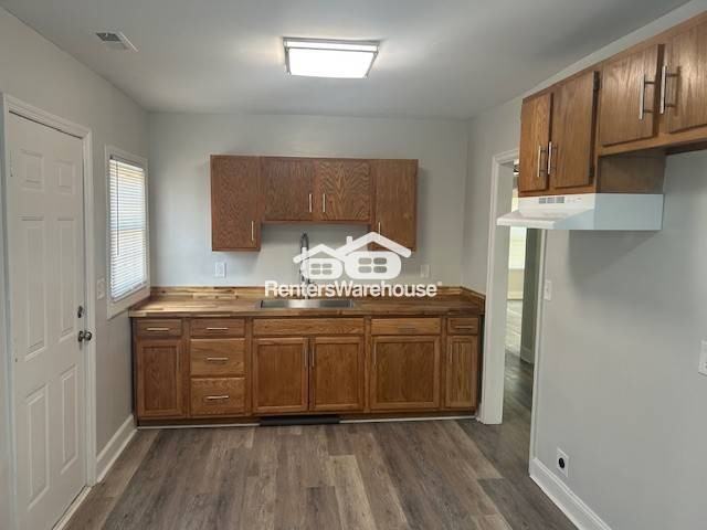 1601 Center Street South - Photo 2 of 6