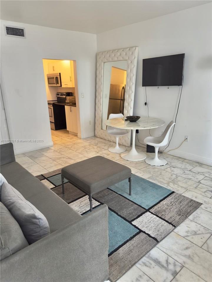 922 Jefferson Avenue #5 - Photo 2 of 7