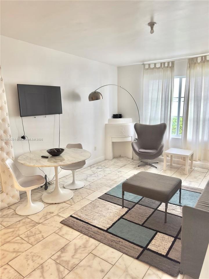 922 Jefferson Avenue #5 - Photo 3 of 7