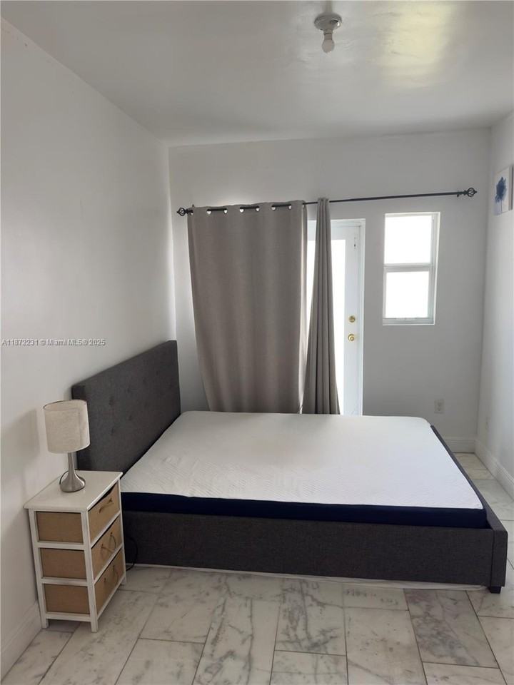 922 Jefferson Avenue #5 - Photo 4 of 7