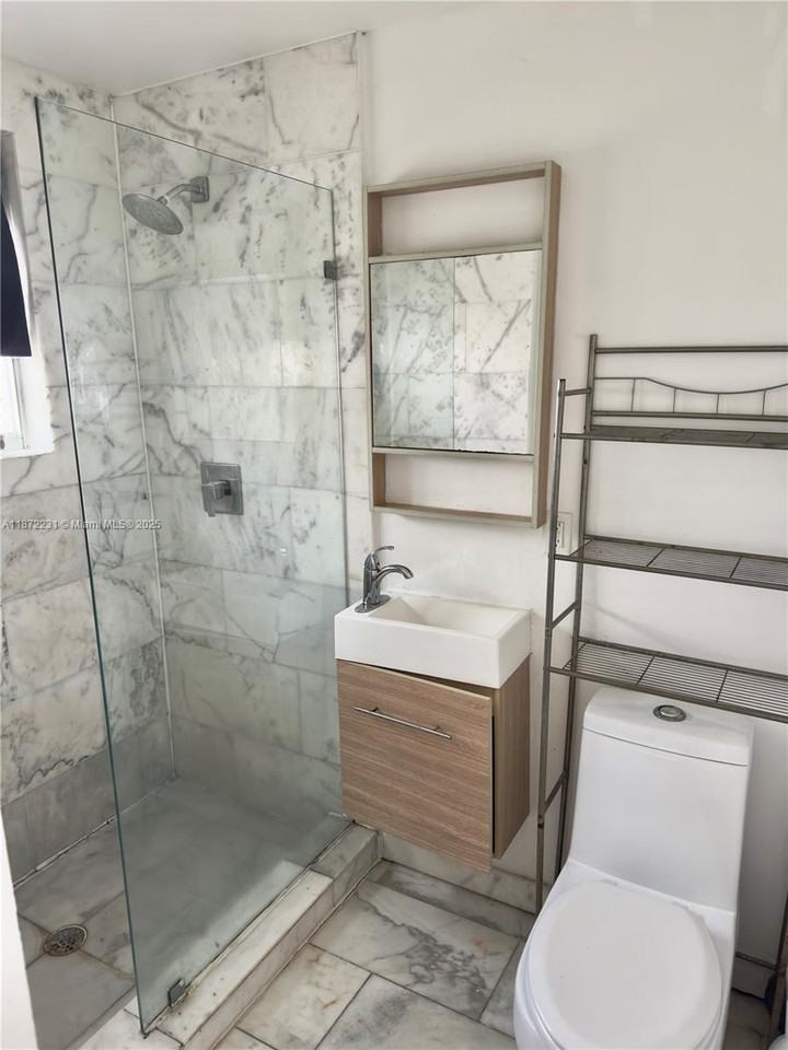 922 Jefferson Avenue #5 - Photo 5 of 7